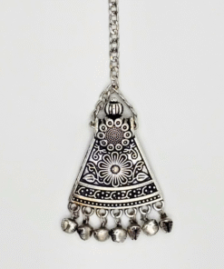 Alternative view of Maang Tikka