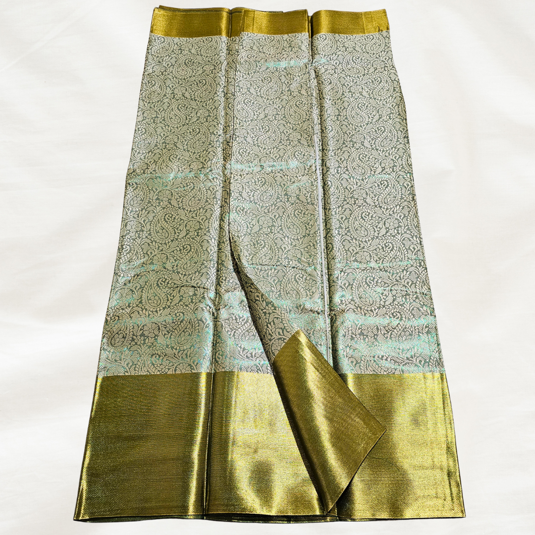 Aurora Green Pattu Silk Saree with Golden Border - Image 4